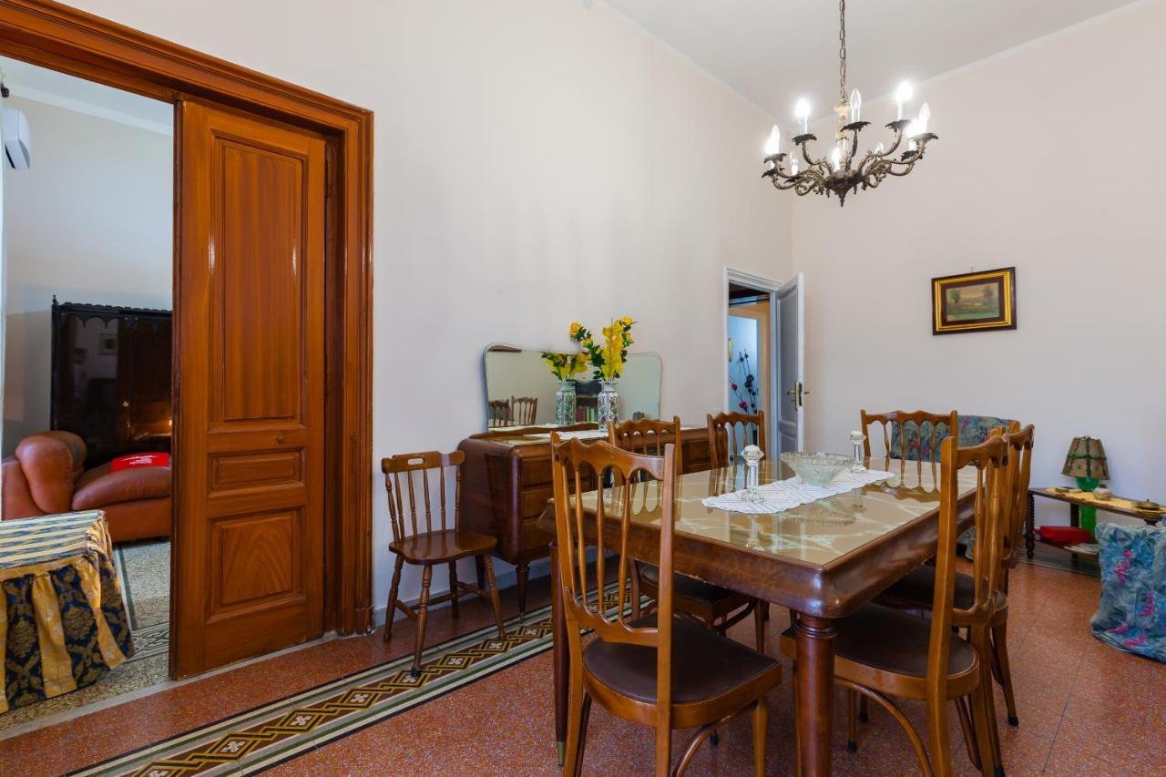 Cairoli - Spacious Close To Central Station Naples